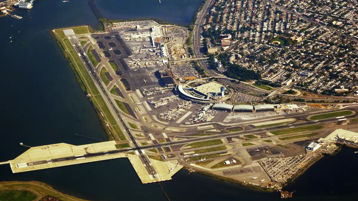 New York City limo service from LaGuardia Airport