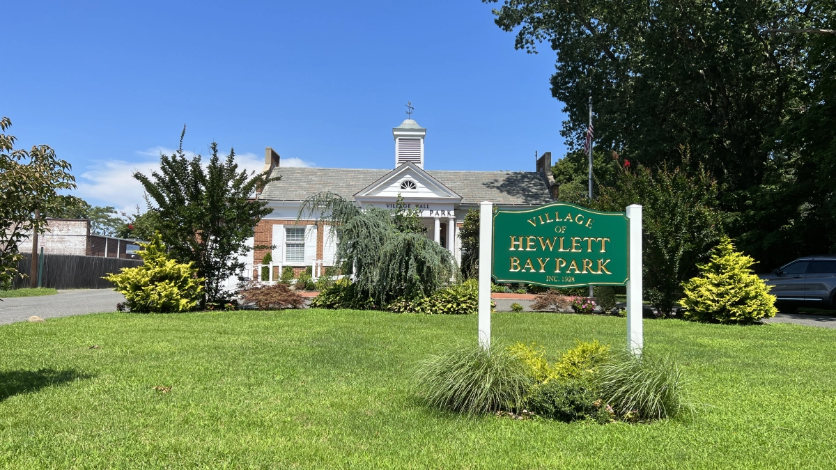 Hewlett Limo Service – Luxury Transfers & Chauffeur Rides in Long Island