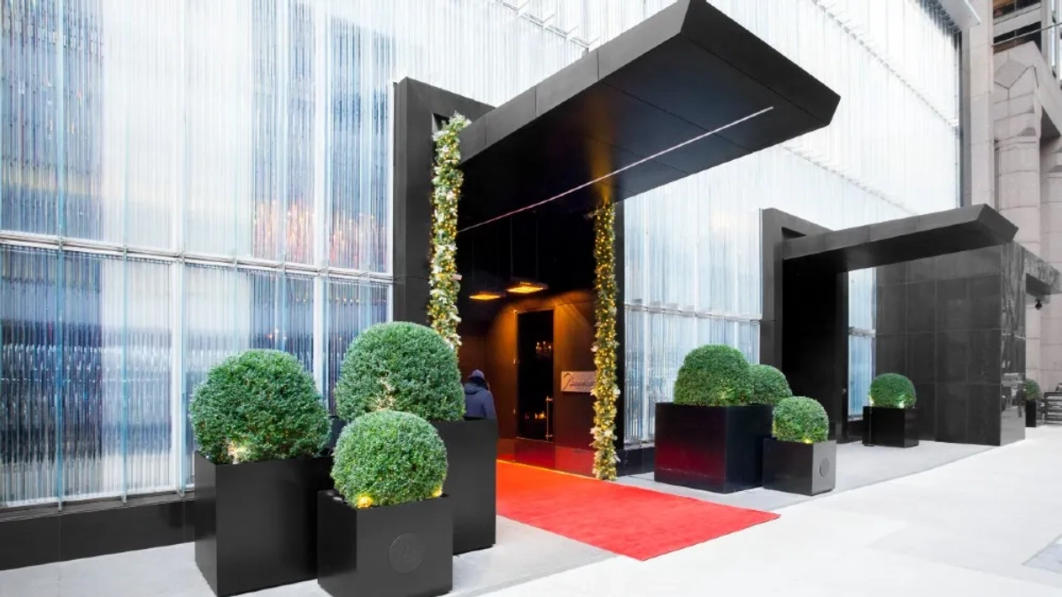 Premium New York JFK Airport (JFK) Transfers to Baccarat Hotel New York