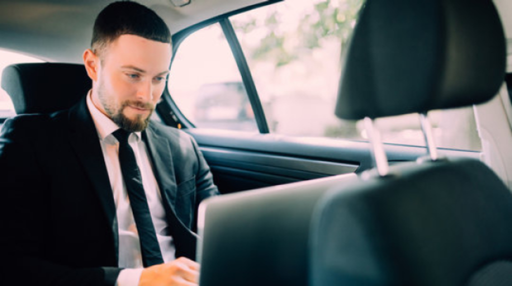 nyc to boston car service with luxury black car and chauffeur service