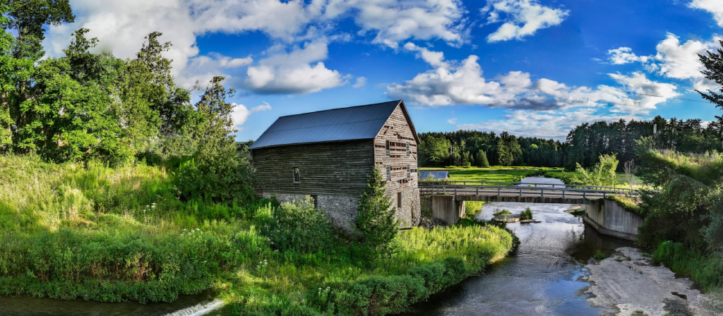 Luxury Black Car Service Water Mill for Personalized Chauffeur Transportation